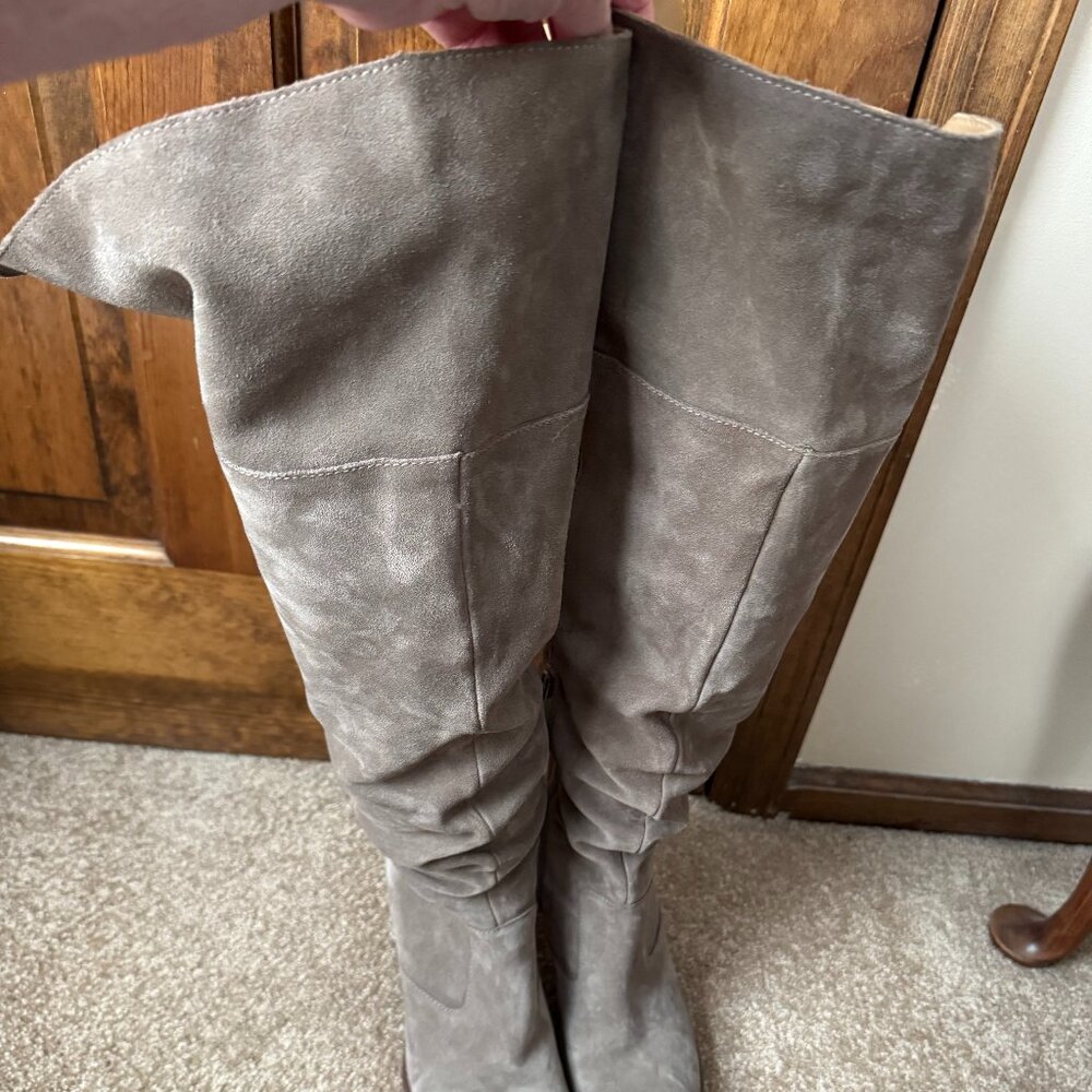 Crown Vintage CV-G10 Taupe Suede Tall Boots Size 9M